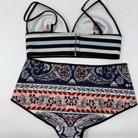 NWOT Clover Canyon swimsuit bikini. Top is a medium and bottoms are small - Picture 4 of 13